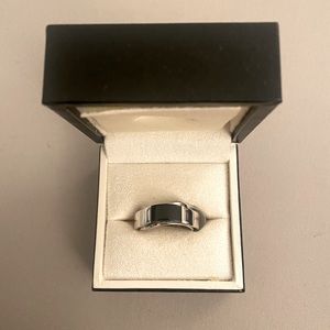 Montblanc Rotating Ring, size 52. (Unisex)
Brand new with tag
